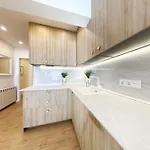 Miramar Luxurious Apartment, 3 Double For 6 Guests, Free Parking, Terrace, New San Sebastian