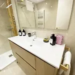 Miramar Luxurious Apartment, 3 Double For 6 Guests, Free Parking, Terrace, New Apartment *