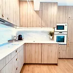 Miramar Luxurious Apartment, 3 Double For 6 Guests, Free Parking, Terrace, New Apartment San Sebastian