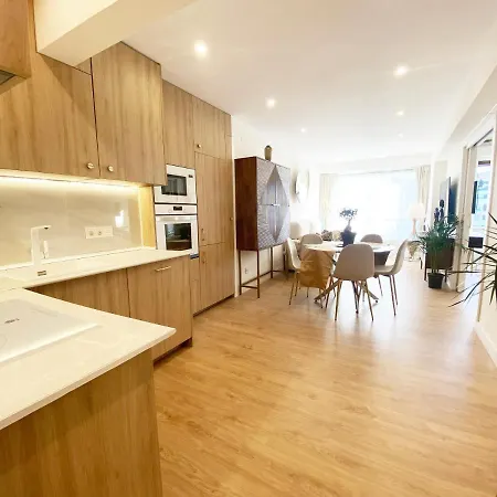 Miramar Luxurious Apartment, 3 Double For 6 Guests, Free Parking, Terrace, New