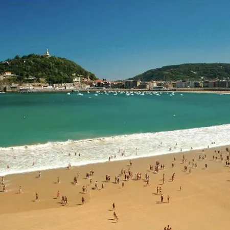 Bahia Luxurious Apartment, 3 Double Rooms, Free Parking, Terrace, Brand New Appartement *