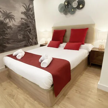 Miramar Luxurious Apartment, 3 Double For 6 Guests, Free Parking, Terrace, New Apartmán