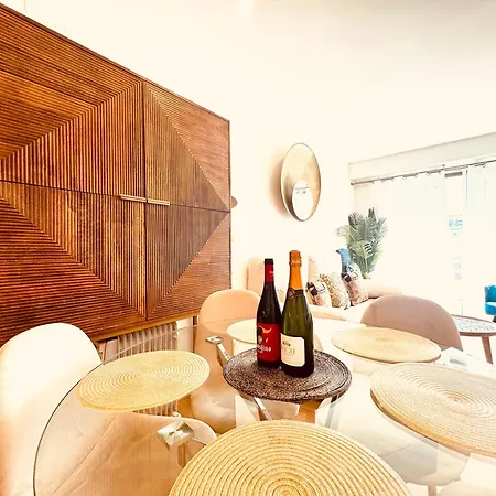 Bahia Luxurious Apartment, 3 Double Rooms, Free Parking, Terrace, Brand New *