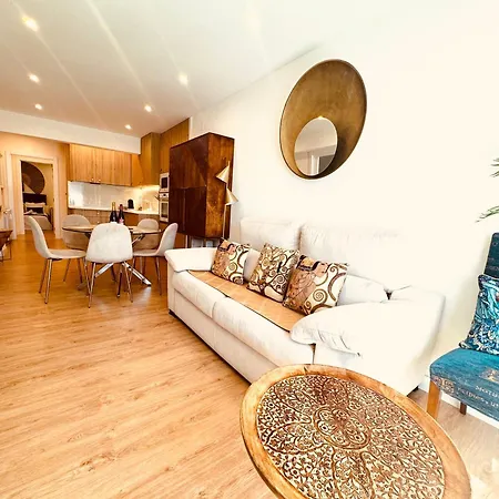 Bahia Luxurious Apartment, 3 Double Rooms, Free Parking, Terrace, Brand New Appartement