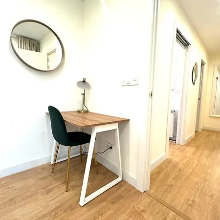 Apartmán Miramar Luxurious Apartment, 3 Double For 6 Guests, Free Parking, Terrace, New