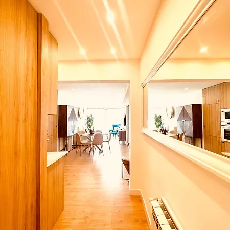 Bahia Luxurious Apartment, 3 Double Rooms, Free Parking, Terrace, Brand New
