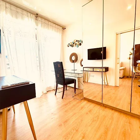 Bahia Luxurious Apartment, 3 Double Rooms, Free Parking, Terrace, Brand New