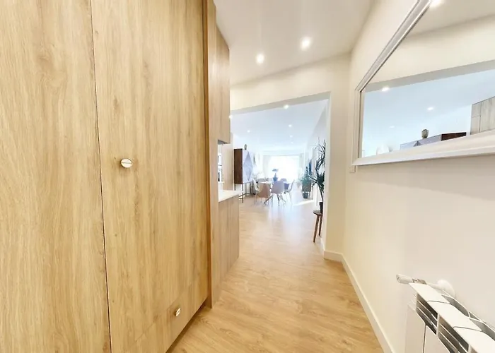 Apartment Miramar Luxurious Apartment, 3 Double For 6 Guests, Free Parking, Terrace, New *