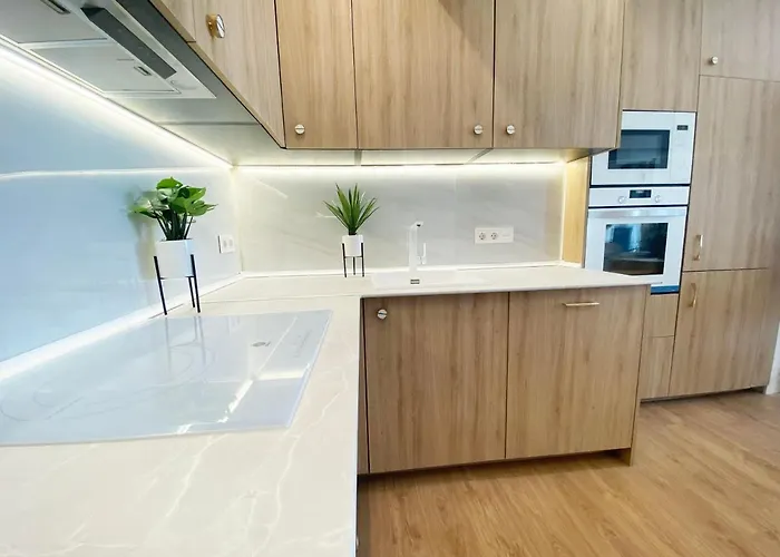 Miramar Luxurious Apartment, 3 Double For 6 Guests, Free Parking, Terrace, New Apartment San Sebastian