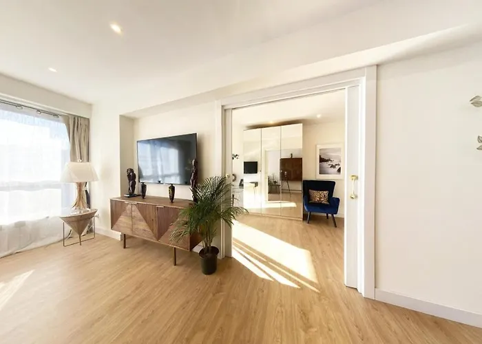 Apartment Miramar Luxurious Apartment, 3 Double For 6 Guests, Free Parking, Terrace, New *