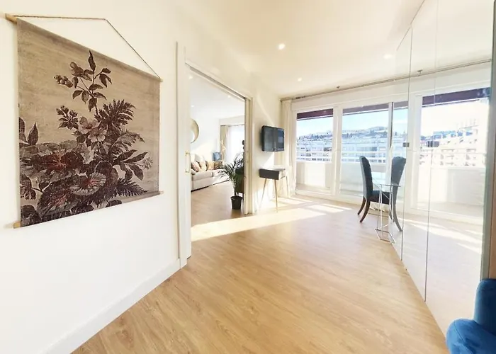 Miramar Luxurious Apartment, 3 Double For 6 Guests, Free Parking, Terrace, New *