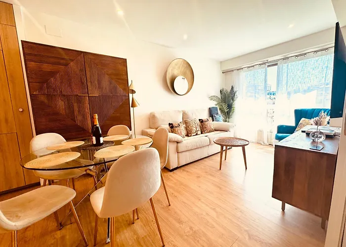 Miramar Luxurious Apartment, 3 Double For 6 Guests, Free Parking, Terrace, New Apartment *