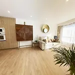 Miramar Luxurious Apartment, 3 Double For 6 Guests, Free Parking, Terrace, New 아파트 *