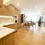 Miramar Luxurious Apartment, 3 Double For 6 Guests, Free Parking, Terrace, New