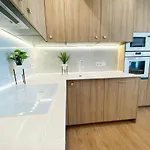 Miramar Luxurious Apartment, 3 Double For 6 Guests, Free Parking, Terrace, New Apartamento San Sebastián