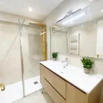 Miramar Luxurious Apartment, 3 Double For 6 Guests, Free Parking, Terrace, New 산세바스티안