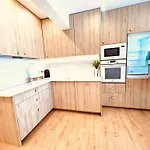 Miramar Luxurious Apartment, 3 Double For 6 Guests, Free Parking, Terrace, New *