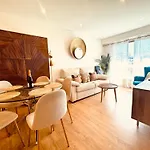 Miramar Luxurious Apartment, 3 Double For 6 Guests, Free Parking, Terrace, New 아파트 *