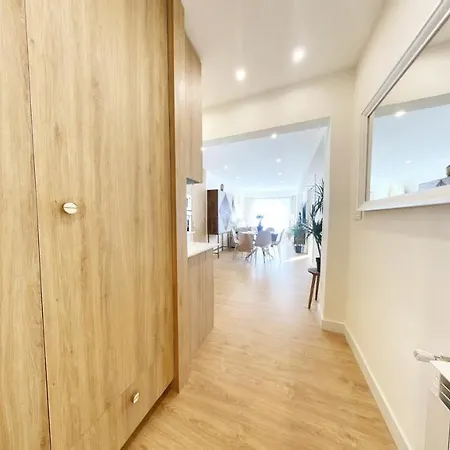 Lägenhet Miramar Luxurious Apartment, 3 Double For 6 Guests, Free Parking, Terrace, New *