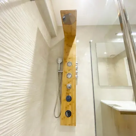 Miramar Luxurious Apartment, 3 Double For 6 Guests, Free Parking, Terrace, New Lägenhet