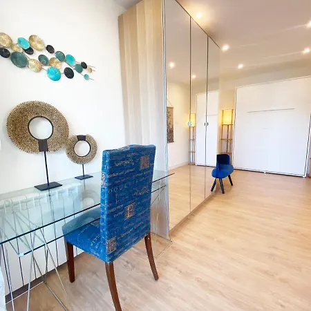 Lägenhet Miramar Luxurious Apartment, 3 Double For 6 Guests, Free Parking, Terrace, New *