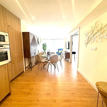 Miramar Luxurious Apartment, 3 Double For 6 Guests, Free Parking, Terrace, New Apartamento