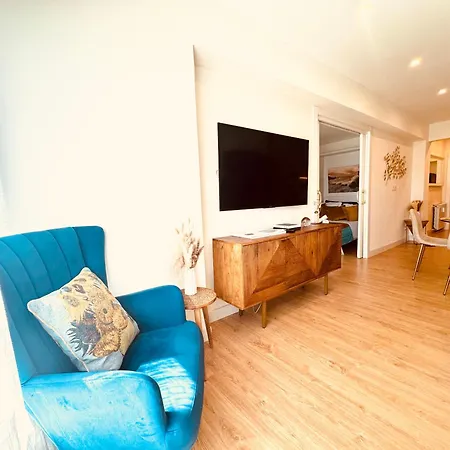 Miramar Luxurious Apartment, 3 Double For 6 Guests, Free Parking, Terrace, New San Sebastián