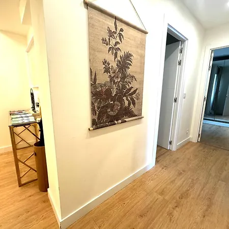 Miramar Luxurious Apartment, 3 Double For 6 Guests, Free Parking, Terrace, New Apartamento *