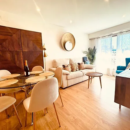 Miramar Luxurious Apartment, 3 Double For 6 Guests, Free Parking, Terrace, New Lägenhet *