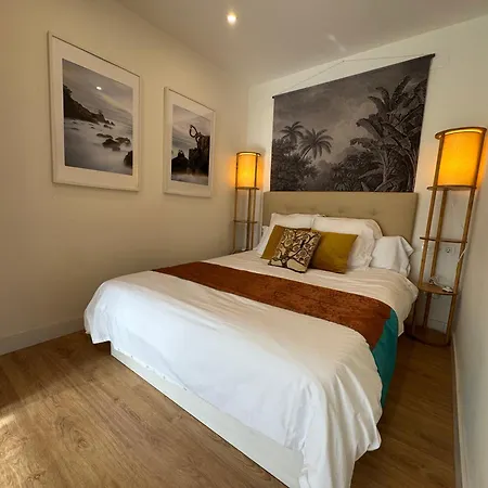 Miramar Luxurious Apartment, 3 Double For 6 Guests, Free Parking, Terrace, New Apartamento
