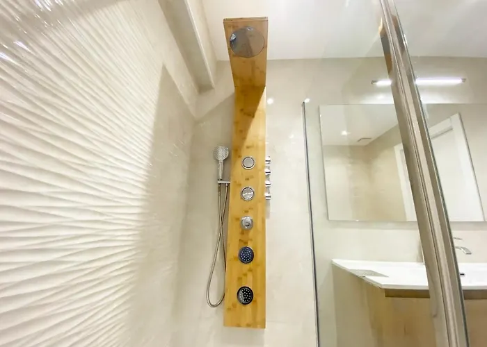 Miramar Luxurious Apartment, 3 Double For 6 Guests, Free Parking, Terrace, New Apartman