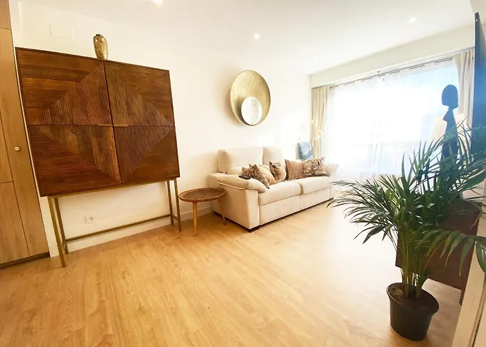 Miramar Luxurious Apartment, 3 Double For 6 Guests, Free Parking, Terrace, New