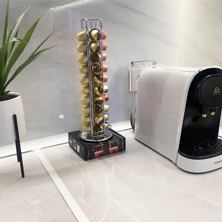 Miramar Luxurious Apartment, 3 Double For 6 Guests, Free Parking, Terrace, New San Sebastián