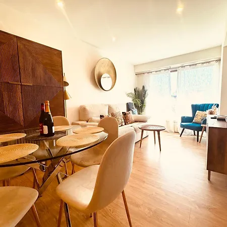 Miramar Luxurious Apartment, 3 Double For 6 Guests, Free Parking, Terrace, New Appartement Saint-Sébastien