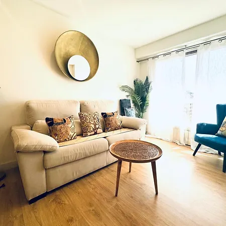 Miramar Luxurious Apartment, 3 Double For 6 Guests, Free Parking, Terrace, New *