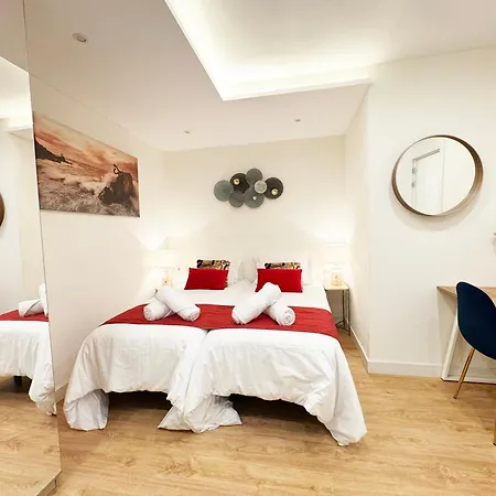 Miramar Luxurious Apartment, 3 Double For 6 Guests, Free Parking, Terrace, New 산세바스티안