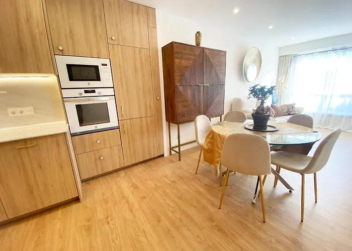 Miramar Luxurious Apartment, 3 Double For 6 Guests, Free Parking, Terrace, New * 산세바스티안