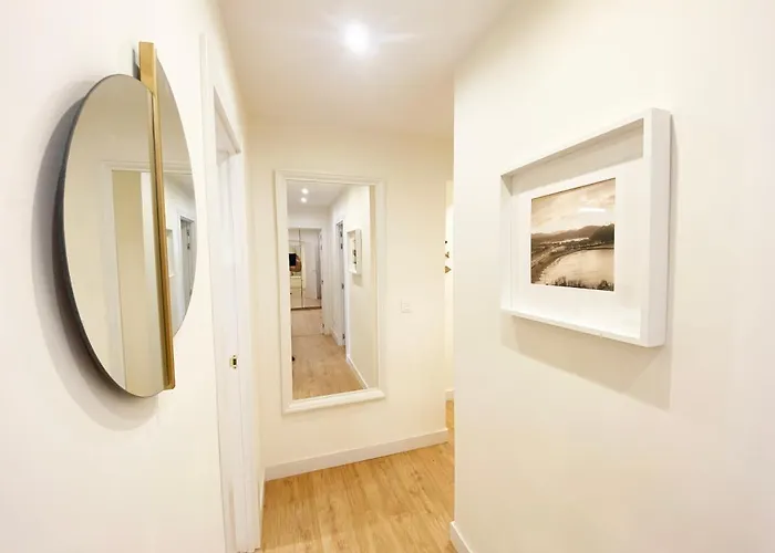 아파트 Miramar Luxurious Apartment, 3 Double For 6 Guests, Free Parking, Terrace, New 산세바스티안