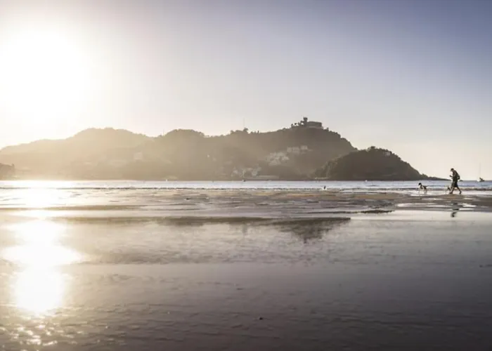 Miramar Luxurious Apartment, 3 Double For 6 Guests, Free Parking, Terrace, New 아파트 *