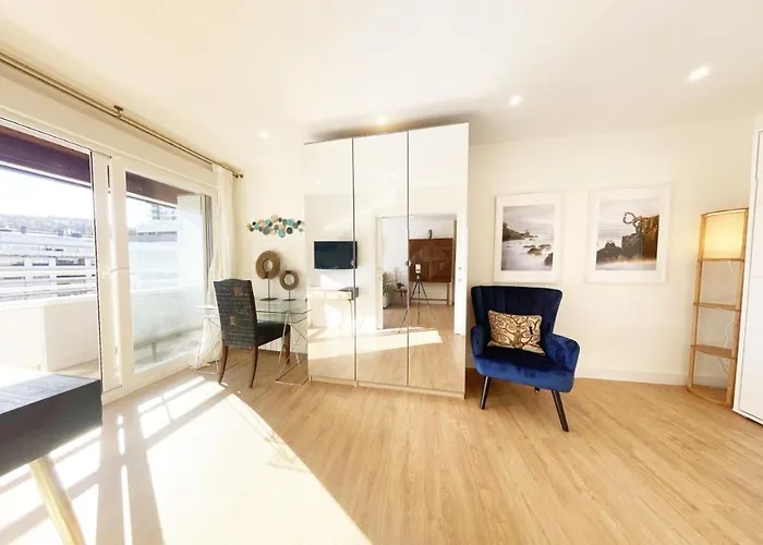 Miramar Luxurious Apartment, 3 Double For 6 Guests, Free Parking, Terrace, New 아파트