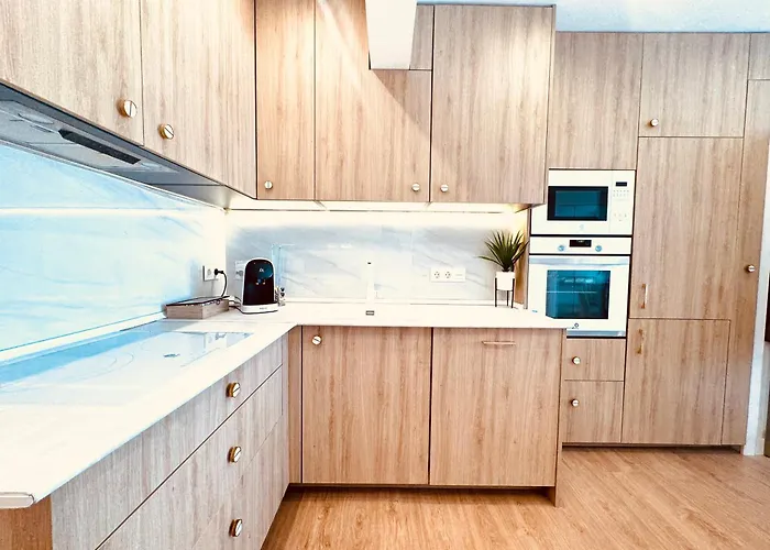 Miramar Luxurious Apartment, 3 Double For 6 Guests, Free Parking, Terrace, New 아파트 산세바스티안