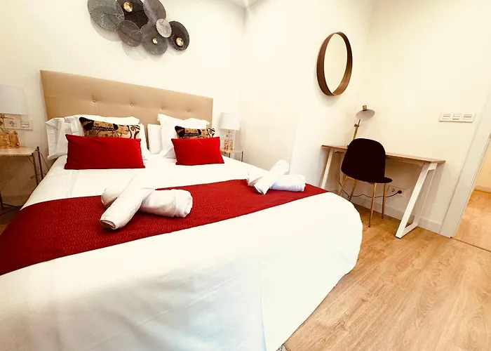 Miramar Luxurious Apartment, 3 Double For 6 Guests, Free Parking, Terrace, New 아파트