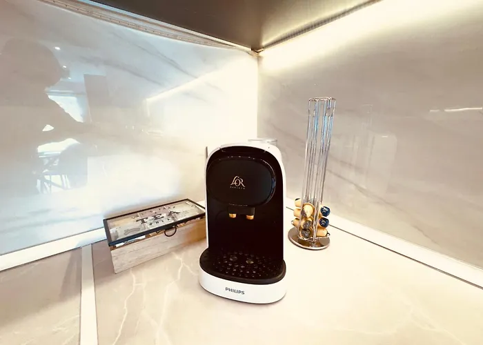 아파트 Miramar Luxurious Apartment, 3 Double For 6 Guests, Free Parking, Terrace, New