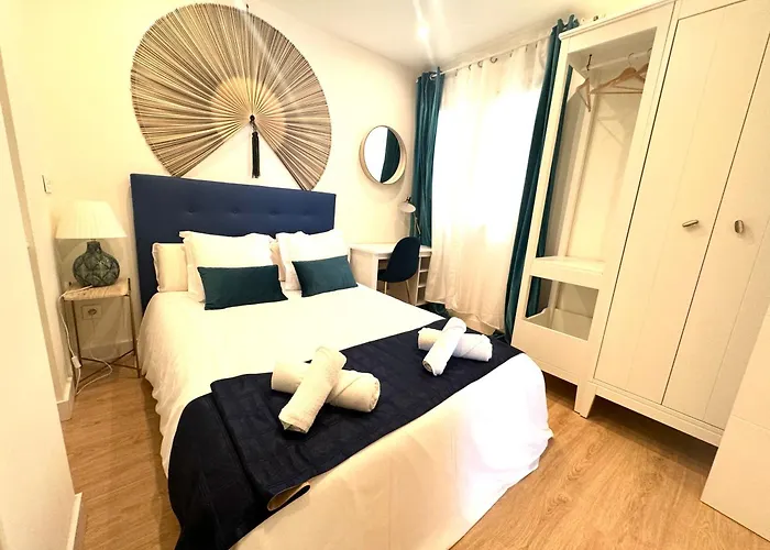 Miramar Luxurious Apartment, 3 Double For 6 Guests, Free Parking, Terrace, New 아파트