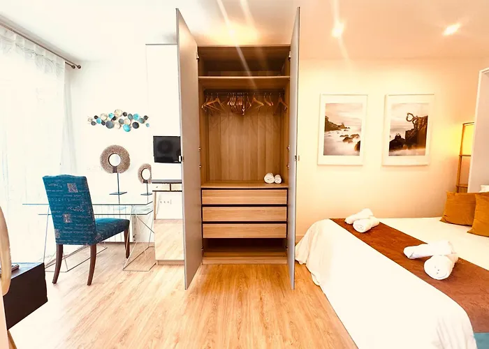 Miramar Luxurious Apartment, 3 Double For 6 Guests, Free Parking, Terrace, New 아파트 산세바스티안