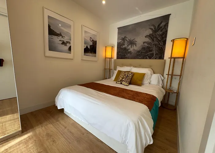 Miramar Luxurious Apartment, 3 Double For 6 Guests, Free Parking, Terrace, New 아파트